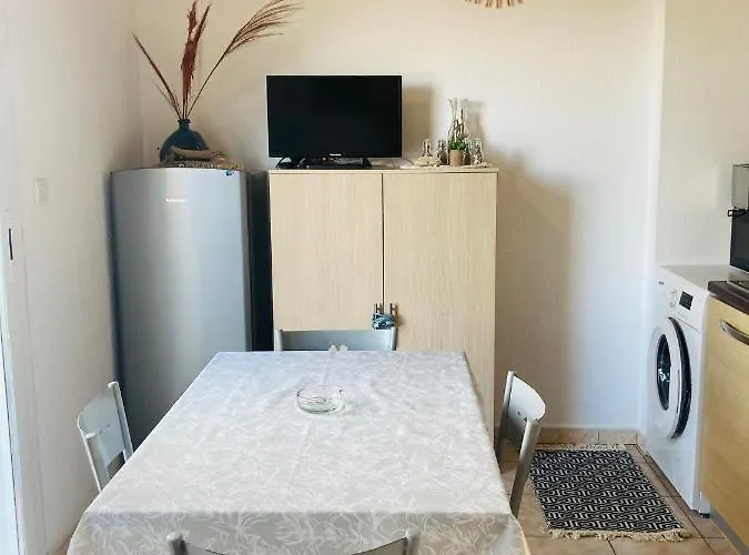 Bel Dans Avec Piscine Apartment *