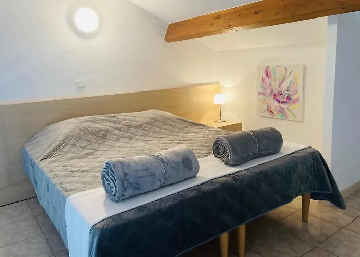 Apartment Bel Dans Avec Piscine Linguizzetta